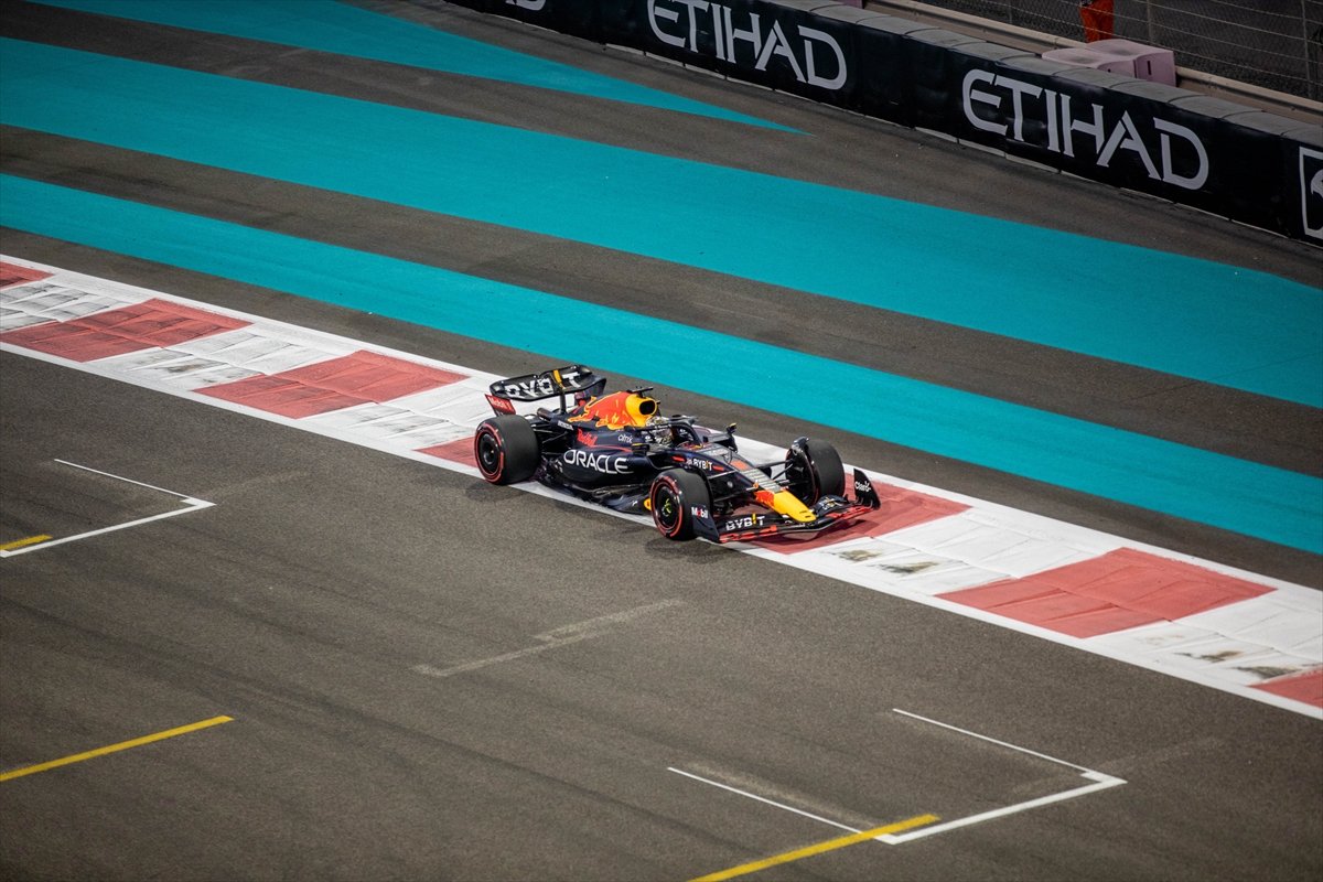 Abu Dabi Grand Prix sinde pole pozisyonu Max Verstappen in #2