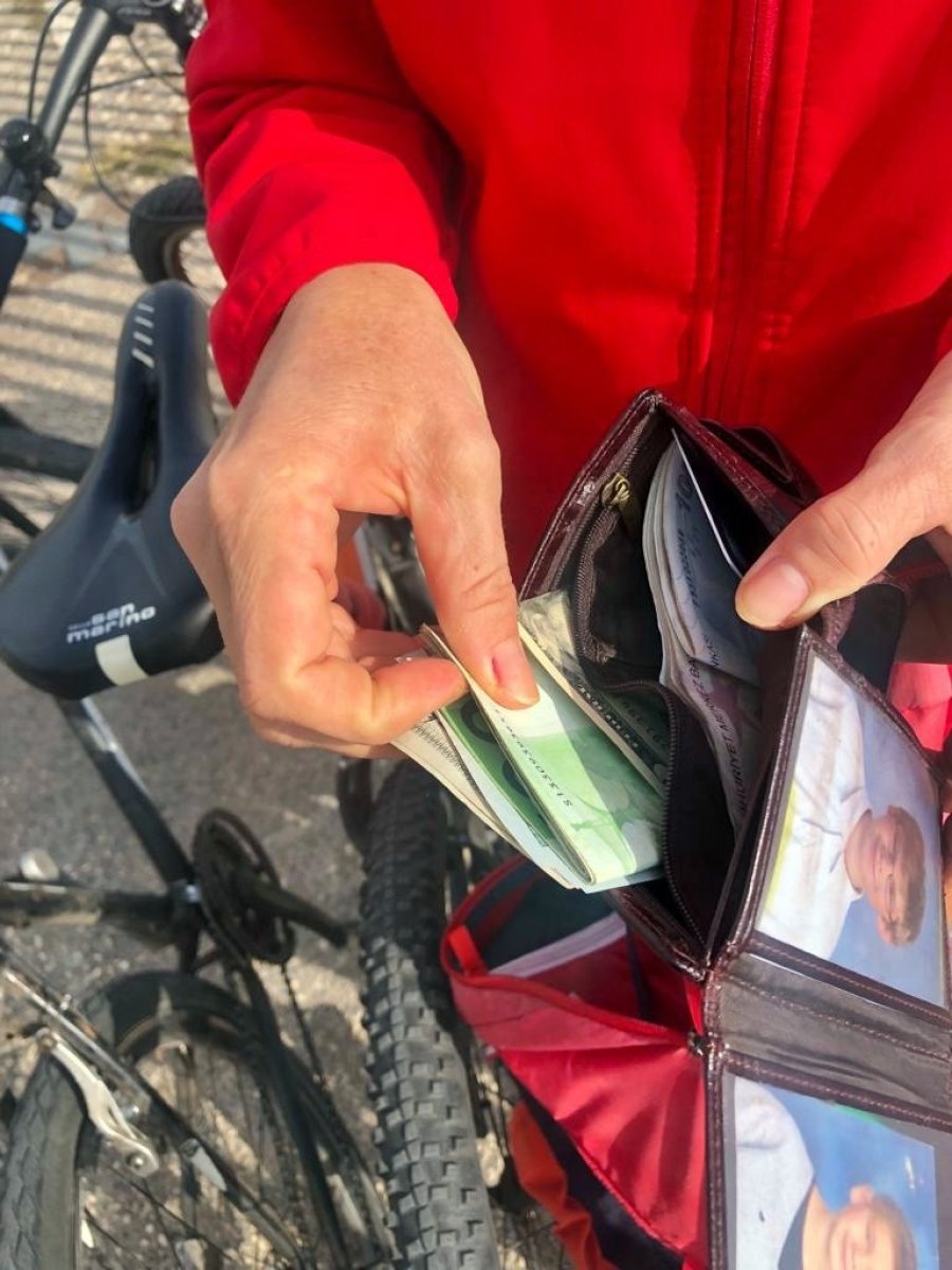 Antalya da içinde döviz bulunan cüzdanı, turiste teslim ettiler #4