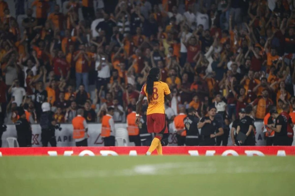 Bafetimbi Gomis ten ayrılık kararı #1