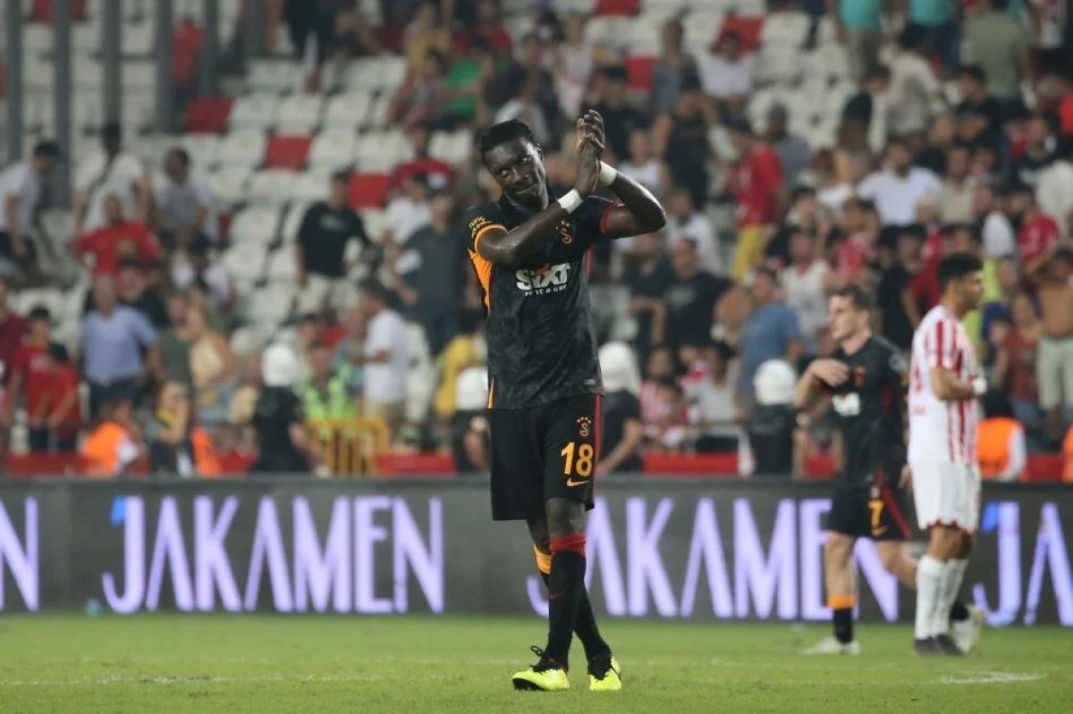 Bafetimbi Gomis ten ayrılık kararı #3