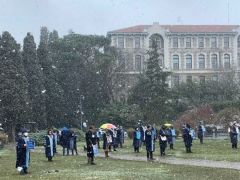 Boğaziçi’ndeki akademisyenlerin dikilme eylemi devam ediyor