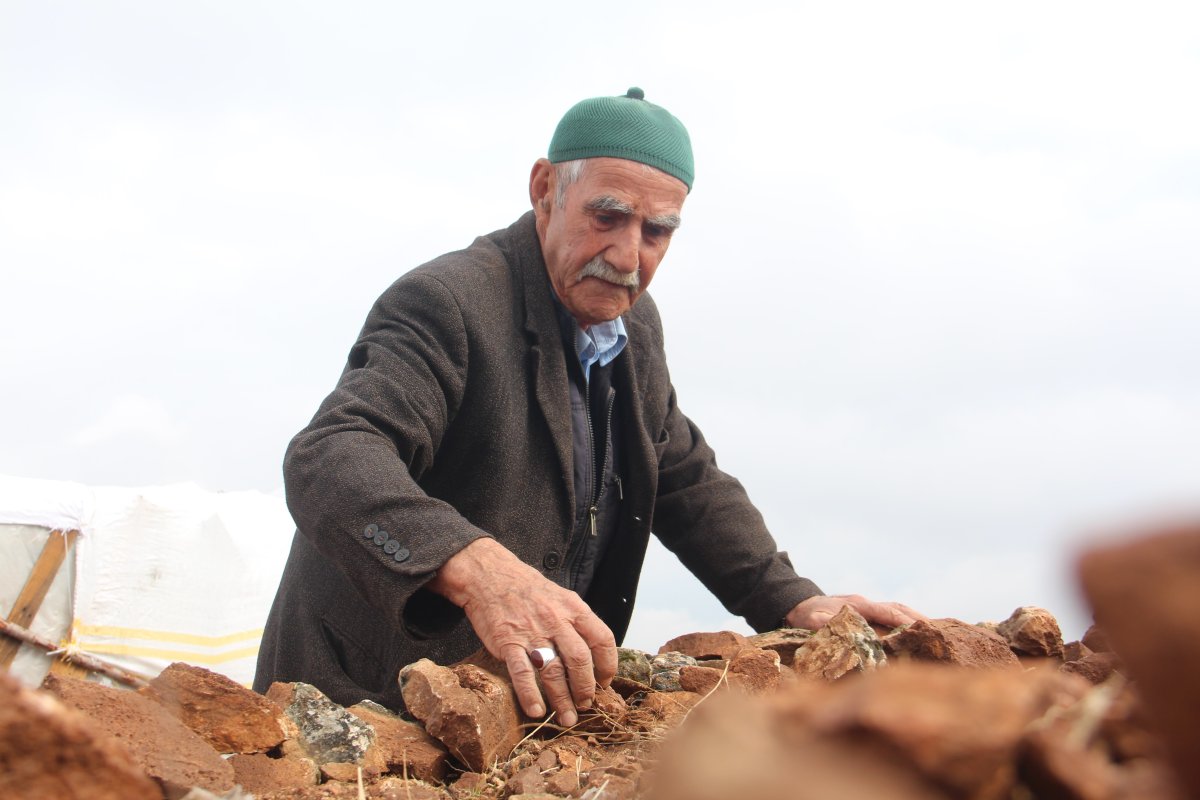 Elazığ da yaşlı adam köy hayatını şehre taşıdı #5