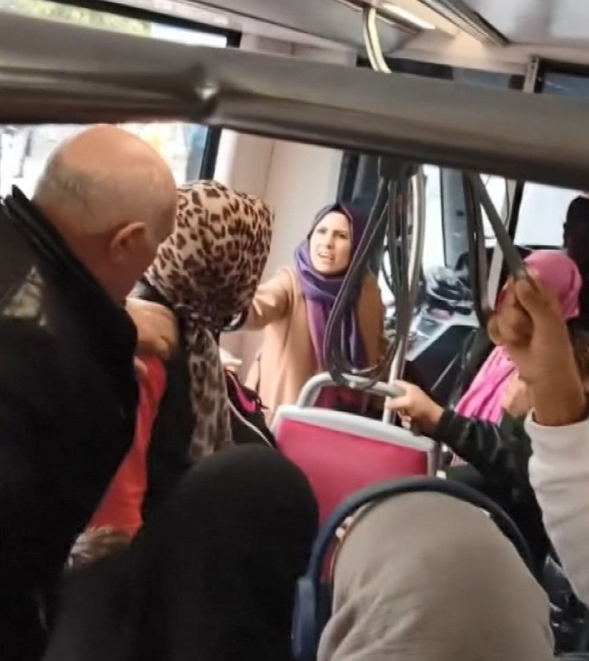 Fatih teki tramvayda çocuğuma dokunma tartışması #2
