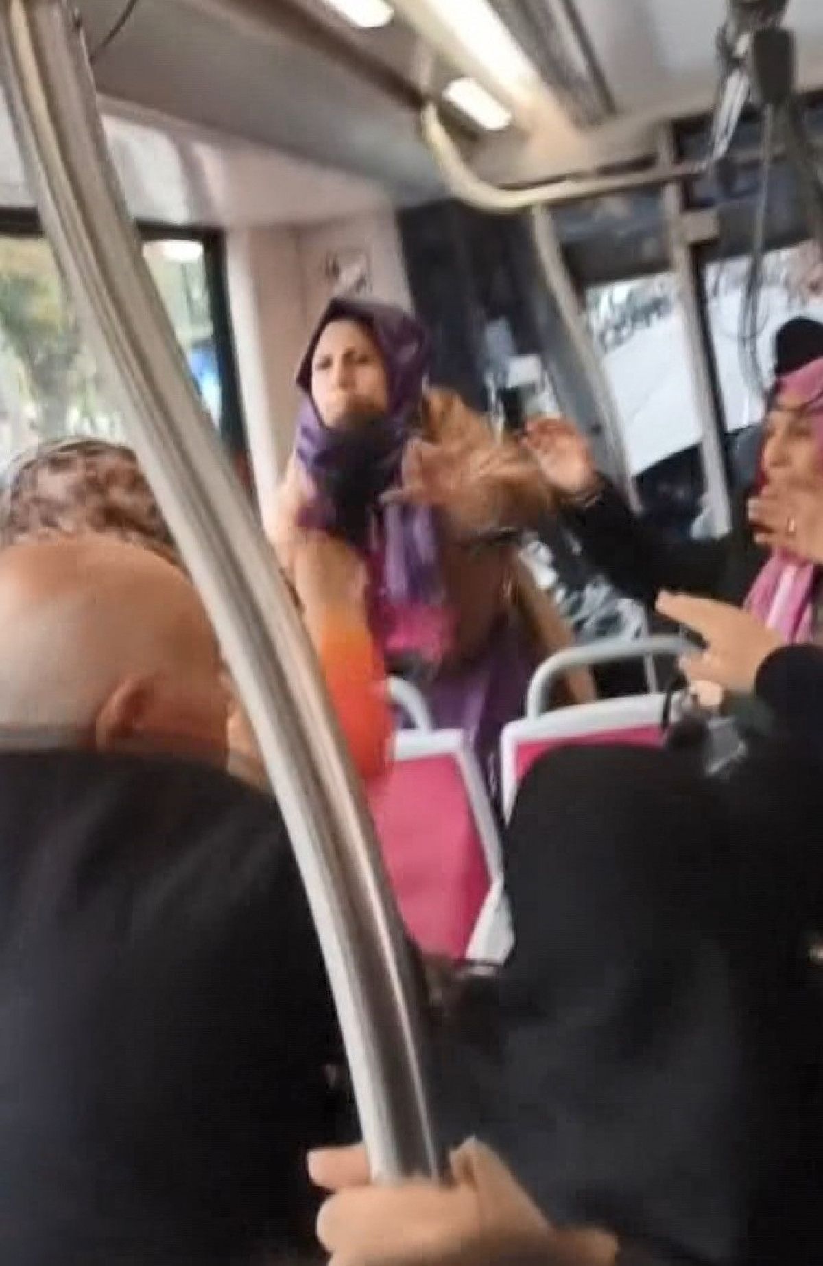 Fatih teki tramvayda çocuğuma dokunma tartışması #3