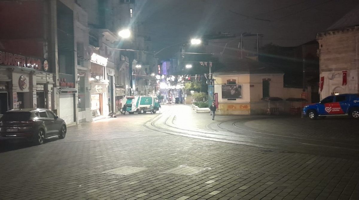 Taksim Meydanı ve İstiklal Caddesi yaya ve araç trafiğine açıldı #1