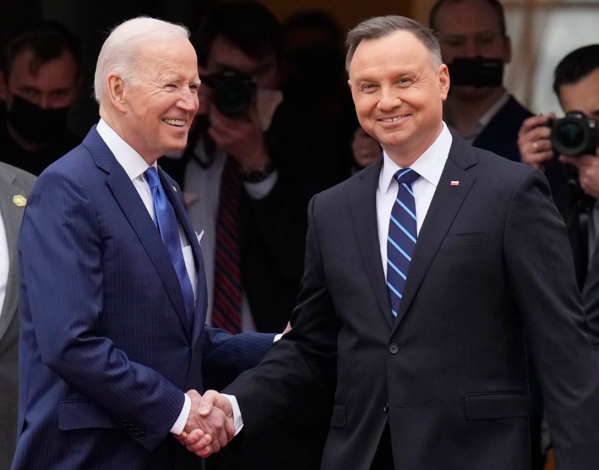 Biden, Polonyalı mevkidaşı Duda ile telefonda görüştü #1