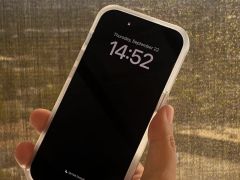 iPhone 14’ün her zaman sarih ekran özelliği yenileniyor