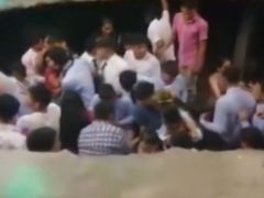 Mezuniyet partisinde dans pisti çöktü