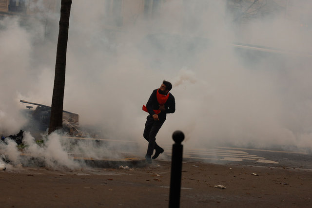 Paris sokakları karıştı
