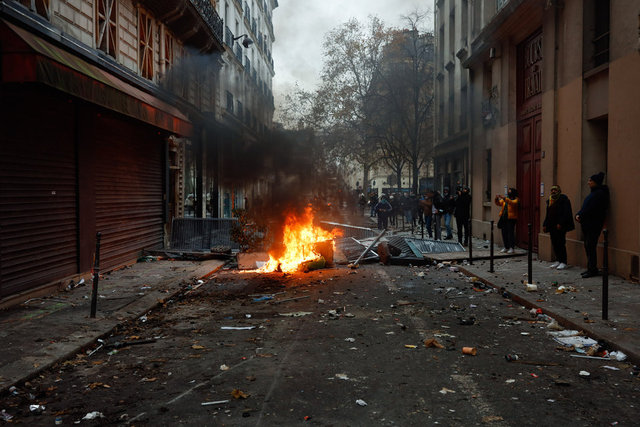 Paris sokakları karıştı