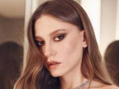 Şeffaf elbisesiyle büyüledi! Serenay Sarıkaya siyahlar içinde mest etti: “Sanat yapıtı gibi”