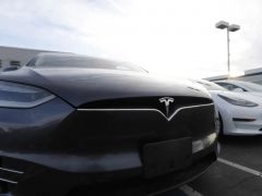 Tesla sürücüsü, otomatik kaptan modunda yattı