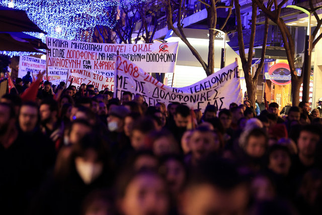 Yunanistan'da polis kurşunuyla ölen 16 yaşındaki çocuk için düzenlenen protestolarda olaylar çıktı