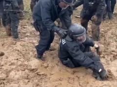 Almanya’da polise ‘balçık’ maniyi