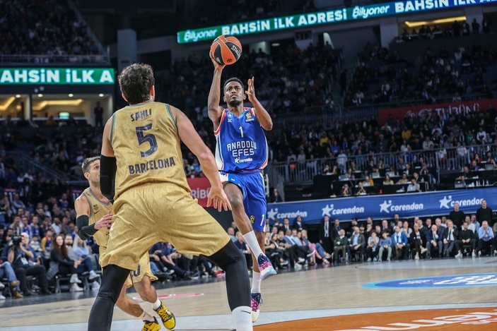 Anadolu Efes, Euroleague'de Barcelona'yı yendi