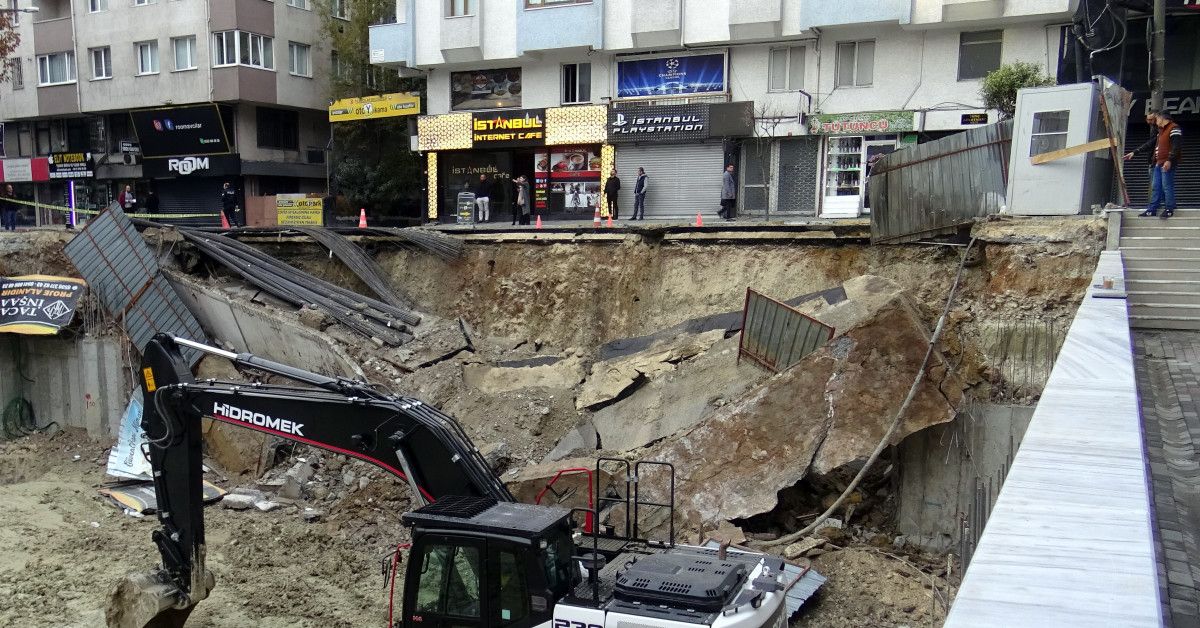 Avcılar da inşaatın temel duvarı çöktü: Yol kapandı #2