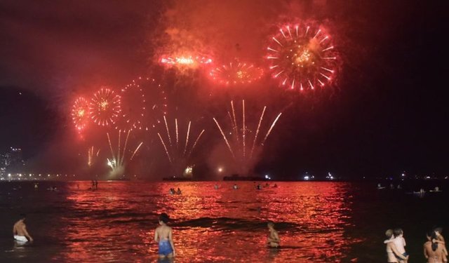 Dünya yeni yılı havai fişeklerle karşıladı! Dört bir yanından yılbaşı görüntüleri!