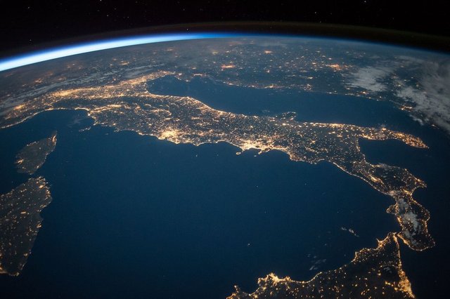 Dünya saatte 1600 kilometre hızla dönüyorken neden biz bunu hissetmiyoruz?