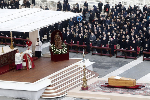 Emerit Papa 16. Benediktus'un cenaze töreni düzenlendi