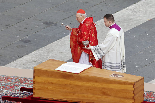 Emerit Papa 16. Benediktus'un cenaze töreni düzenlendi
