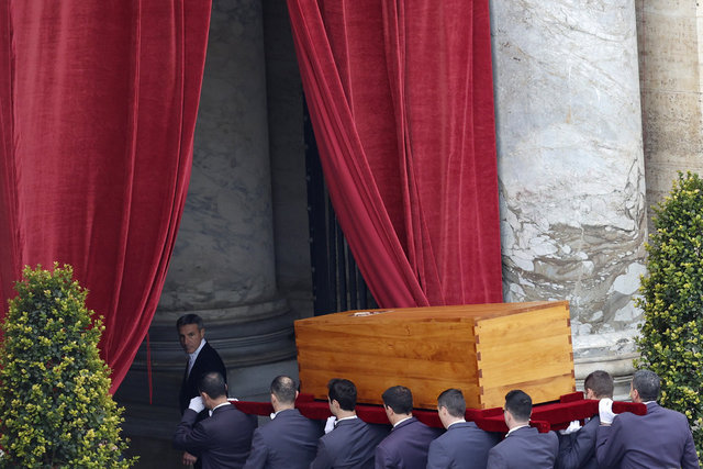 Emerit Papa 16. Benediktus'un cenaze töreni düzenlendi