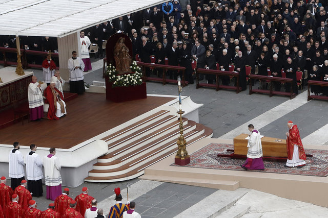 Emerit Papa 16. Benediktus'un cenaze töreni düzenlendi