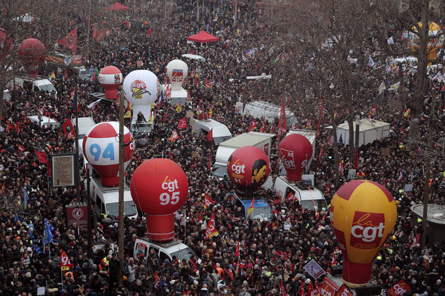 Fransa'daki protestolara 1 milyonu aşkın kişi katılabilir