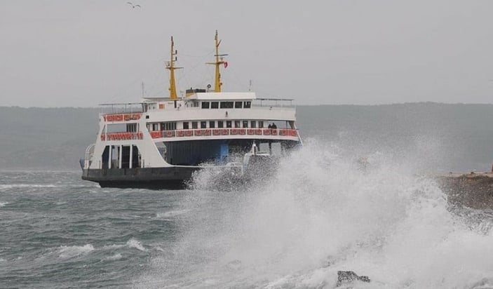 İstanbul'da deniz ulaşımına fırtına engeli