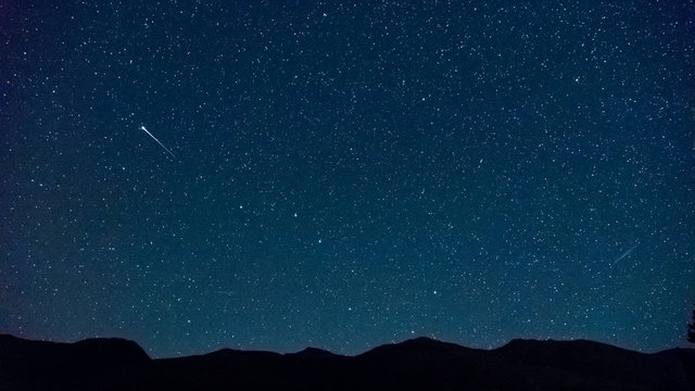 Ocak ayında gezegenler sıra sıra dizilirken, gökyüzü meteor yağmuru ile parlayacak!