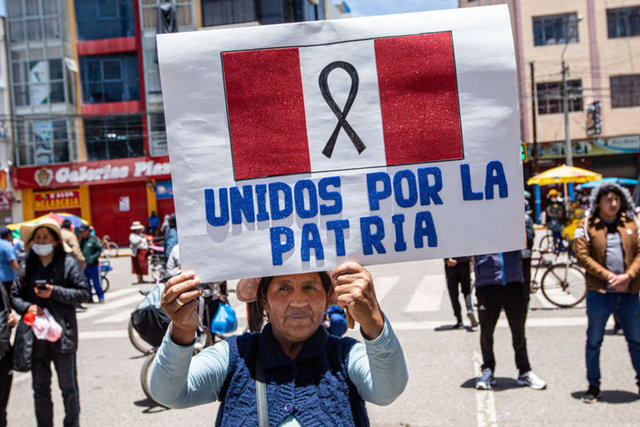 Hükümet karşıtı gösteriler devam ediyor: Peru'da bazı bölgelerde 30 günlüğüne OHAL ilan edildi