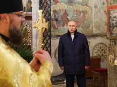 Putin tek başına Noel ayinine katıldı
