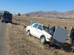 Yurttaşlar takla atan vasıtayı elleriyle düzelterek yaralıyı kurtardı