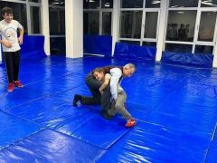 Artvin Valisi, 9 yaşındaki sporcuyla güreşince ortaya eğlenceli görüntüler çıktı