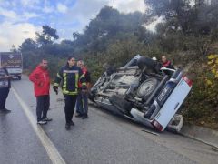 Aydın’da yan yatan kamyonetten burnu bile kanamadan çıktı