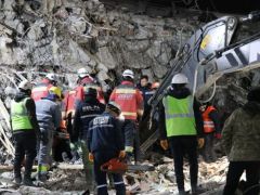 Azerbaycan, Türkiye’ye yeniden 1000’den fazla çadır gönderdi