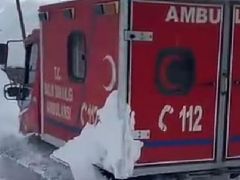 Bakan Koca: Van’da bir köyden çağrı aldığımız hastaya, ekiplerimiz Snowtrack ambulansla ulaştı