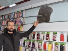 Batman’da 2 hırsız telefoncuya delik açarak girdi