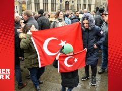 Bremen’de depremde hayatını kaybedenler için saygı duruşu