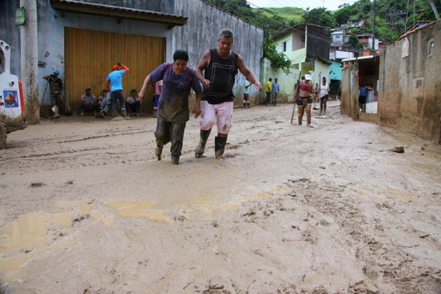 Brezilya'da sel ve toprak kaymalarında can kaybı artıyor