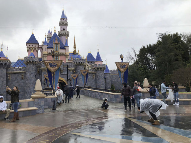 Dünya rekoru kırdı: Disneyland'i 2995 gün boyunca ziyaret etti