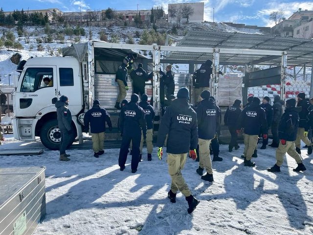 Birçok ülke arama kurtarma ekiplerini Türkiye'ye yönlendirmeyi sürdürüyor