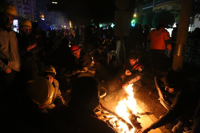 Birçok ülke arama kurtarma ekiplerini Türkiye'ye yönlendirmeyi sürdürüyor