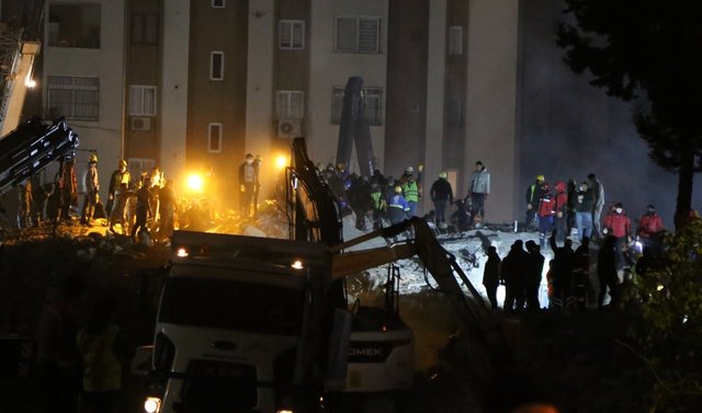 Birçok ülke arama kurtarma ekiplerini Türkiye'ye yönlendirmeyi sürdürüyor