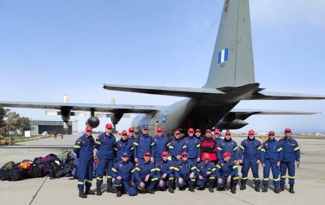 Birçok ülke arama kurtarma ekiplerini Türkiye'ye yönlendirmeyi sürdürüyor