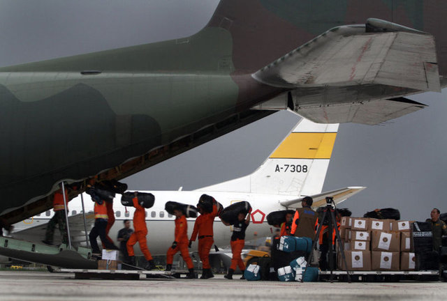 Türkiye'yi sarsan depremlerin ardından dünyadan Türkiye'ye destek