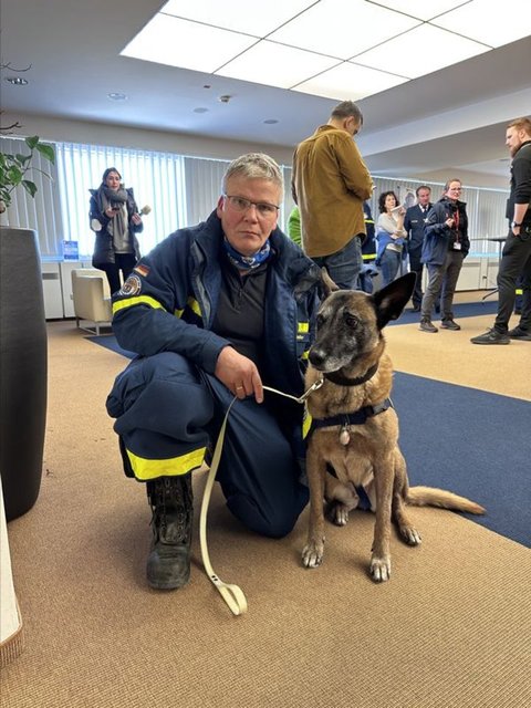 Türkiye'yi sarsan depremlerin ardından dünyadan Türkiye'ye destek