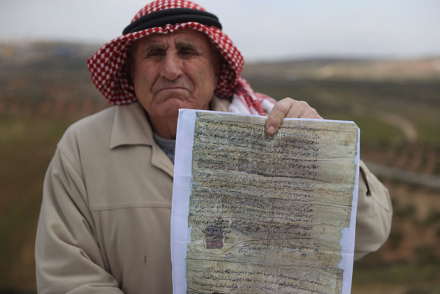 Filistinli çiftçi Yahudi yerleşimcilere karşı Osmanlı döneminden kalma 117 yıllık belgeyle hakkını arıyor