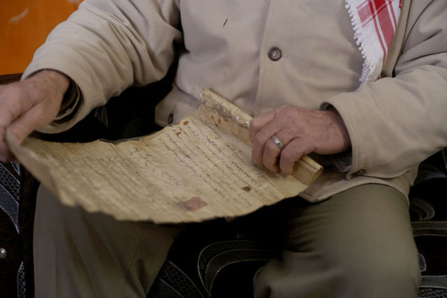 Filistinli çiftçi Yahudi yerleşimcilere karşı Osmanlı döneminden kalma 117 yıllık belgeyle hakkını arıyor