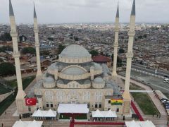 Gana Milli Cami ibadete açıldı