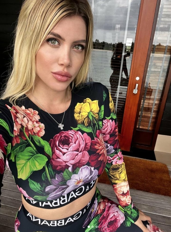 Icardı'den boşanmıştı! Wanda Nara çiçekli taytıyla takipçilerini büyüledi: